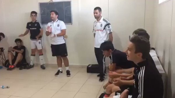 Beşiktaşlı futbolcular Galatasaray zaferini tezahüratlarla kutladı