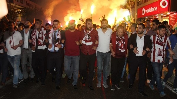 Elazığspor taraftarlarından destek yürüyüşü