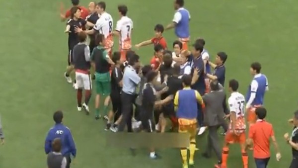 Urawa R.D.ve Jeju United maçında yumruklar konuştu!