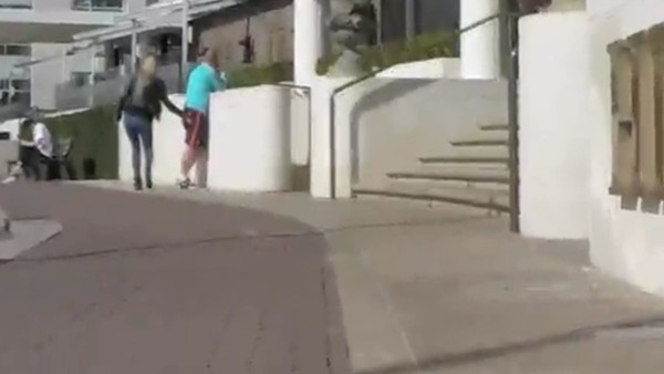 Sneijder'e arkadan şok hareket!