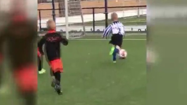 Dirk Kuyt'ın oğlu Adrian'dan şov