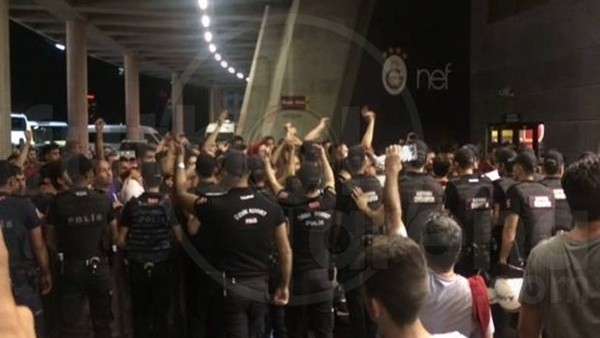 "Dursun Özbek istifa"