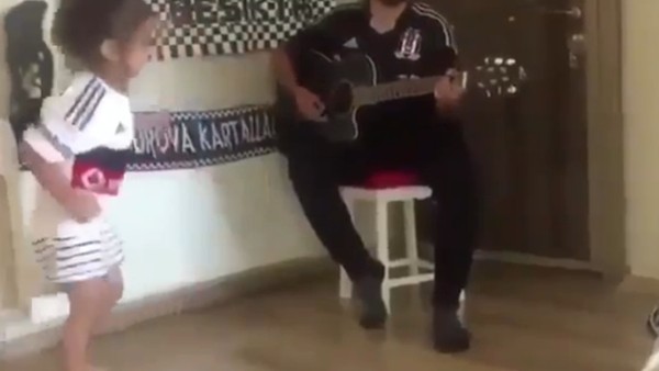 Beşiktaşlı taraftarın Diego Costa bestesi ve minik kartalın dansı