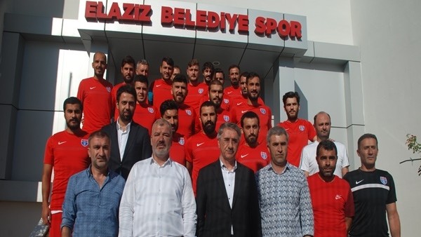 Elaziz Belediyespor'da toplu imza töreni