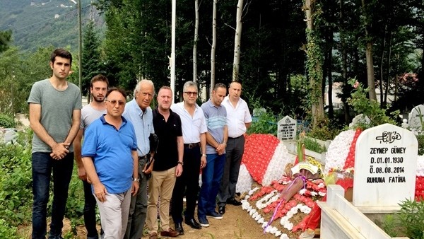 Galatasaraylı şehidin mezarına Fenerbahçeli taraftarlardan ziyaret