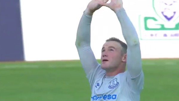 Wayne Rooney'in Everton formasıyla attığı muhteşem gol