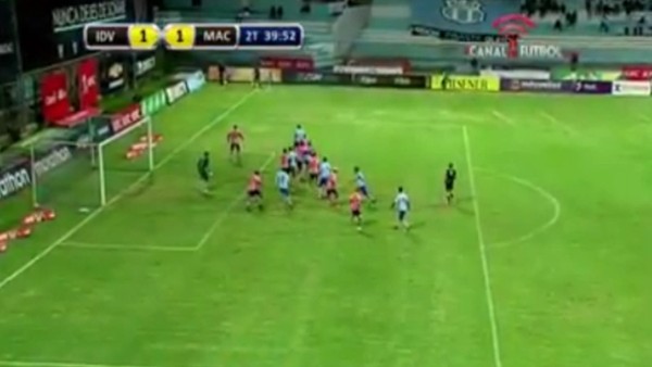 Kaleciyi kornerden avladı!