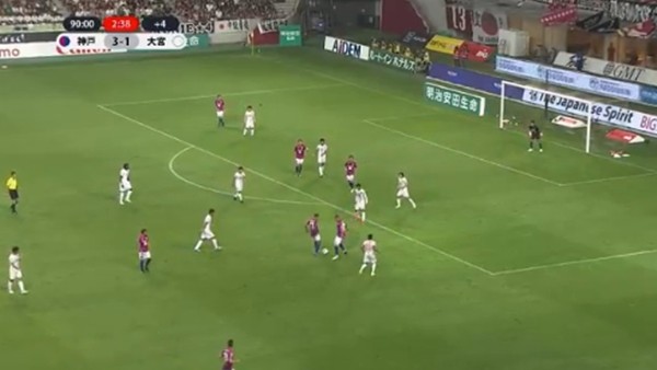 Lukas Podoslki'den muhteşem topuk pası!