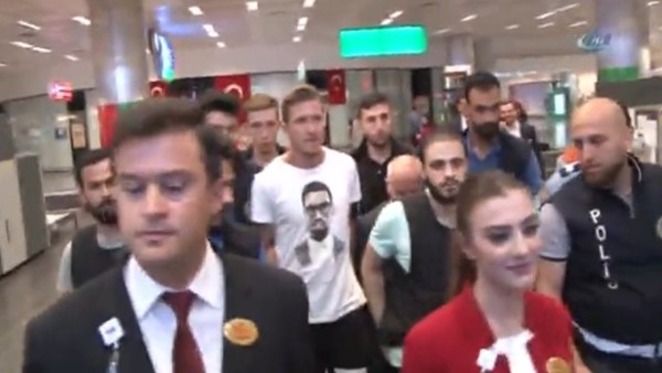 Trabzonspor'un yeni transferi Kucka, İstanbul'a geldi