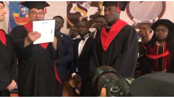 Asamoah Gyan'dan kimsesiz çocuklara yardım