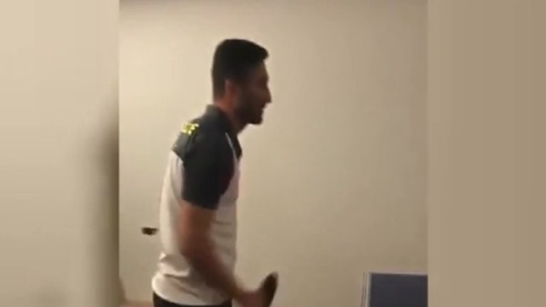 Sabri Sarıoğlu ve Adis Jahovic, masa tenisinde kozlarını paylaştı