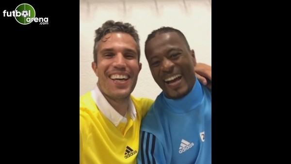 Van Persie ve Evra'dan maç sonu eğlenceli paylaşım