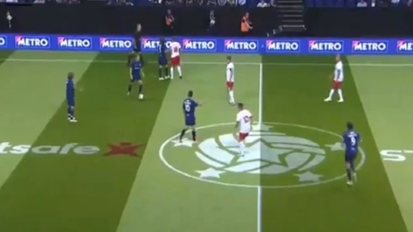 Carles Puyol'dan Phil Neville'a olan faulü tepki çekti!