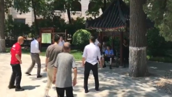 Alexandre Pato yerel halkla kaynaşıyor!