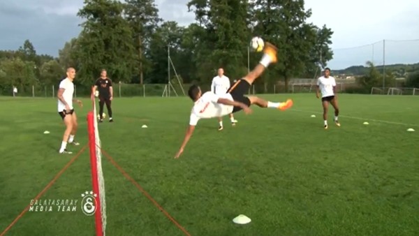 Younes Belhanda antrenmanda şov yaptı