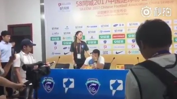 Çin'de hakemler yüzünden takımı ligden çekti, hüngür hüngür ağladı