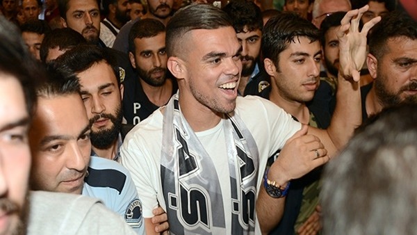 Beşiktaş'ın yeni transferi Pepe, İstanbul'da