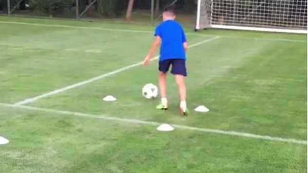 Robin van Persie'nin oğlu sıkı çalışıyor