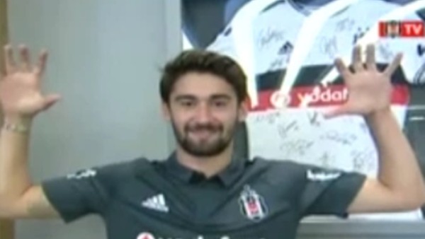 Orkan Çınar'dan Kartal pozu!