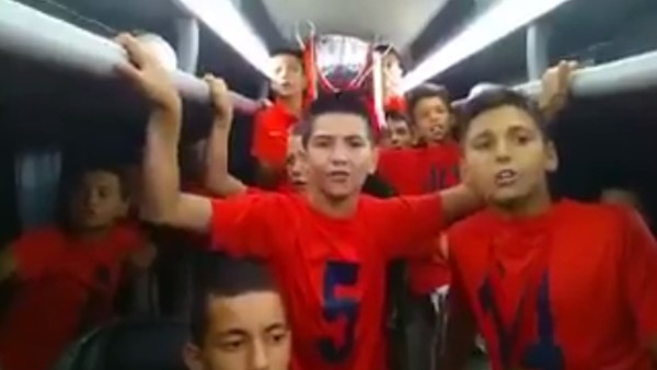 Altınordulu gençlerden şampiyonluk şarkısı