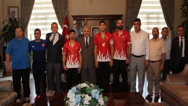 Avrupa Şampiyonluklarını 15 Temmuz şehitlerine armağan ettiler