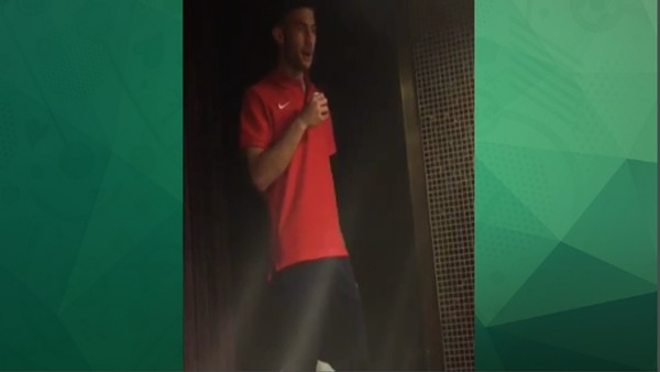 Kayserispor'un yeni transferi Erdal Öztürk şarkı perofrmansı