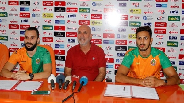 Alanyaspor'da 2 imza birden
