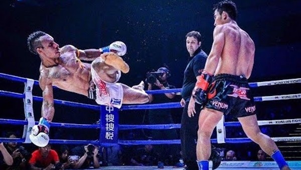 Jonathan Tuhu'dan acımasız nakavt!