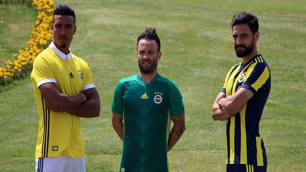 Fenerbahçe'nin forma tanıtımı yapıldı