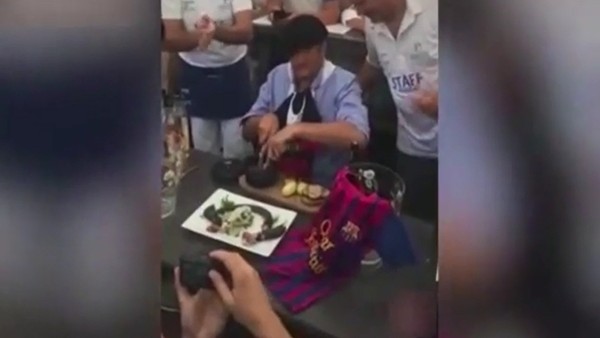 Barcelona kazandı, Belediye Başkanı fare yedi!