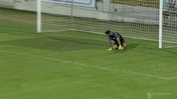Kalecinin inanılmaz hatası saç baş yoldurdu
