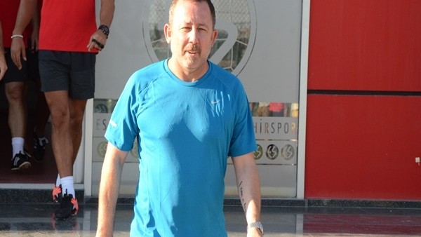 Sergen Yalçın, Eskişehirspor'un başında ilk antrenmanına çıktı