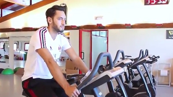 Hakan Çalhanoğlu, Milan antrenmanında