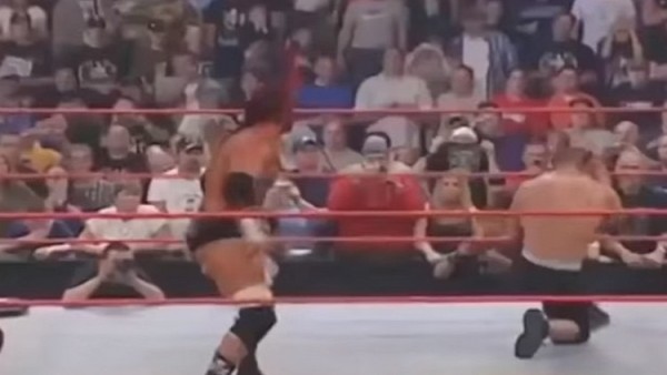 Ringin içerisinde kanlar içinde kaldı