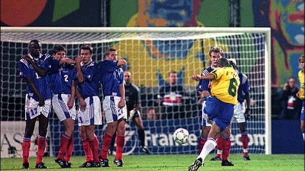 Roberto Carlos'un en iyi 10 golü