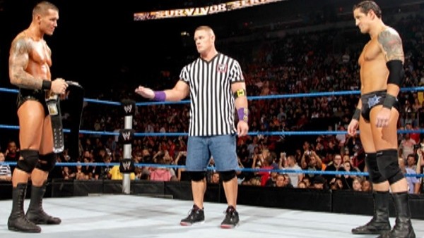 Hakem olan güreşciler