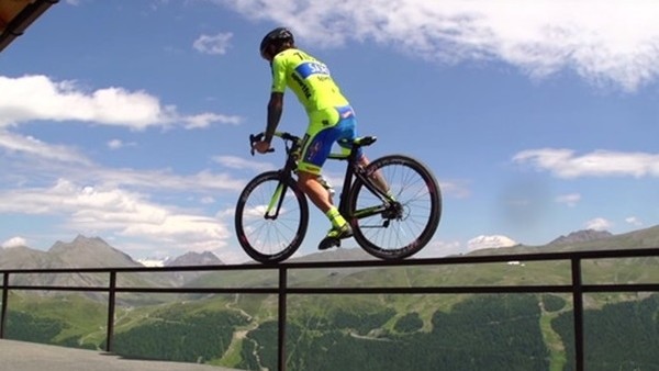 Vittorio Brumotti'den inanılmaz gösteri