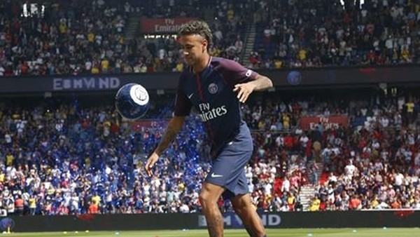Neymar ilk golünü attı