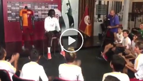 Miniklerden Bafetimbi Gomis'e sürpriz!