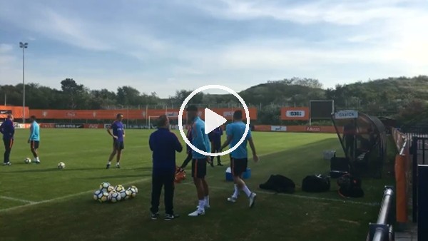 Robin van Persie, milli takımda antrenmanlara başladı