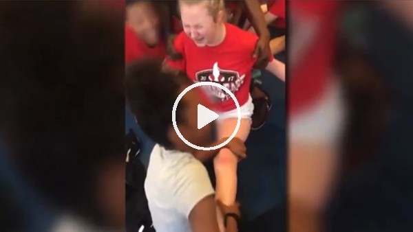 Ponpon kıza acı çektirdiler