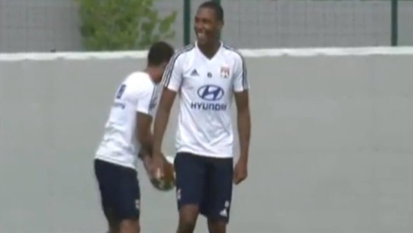 Marcelo'dan Talisca'ya gönderme!