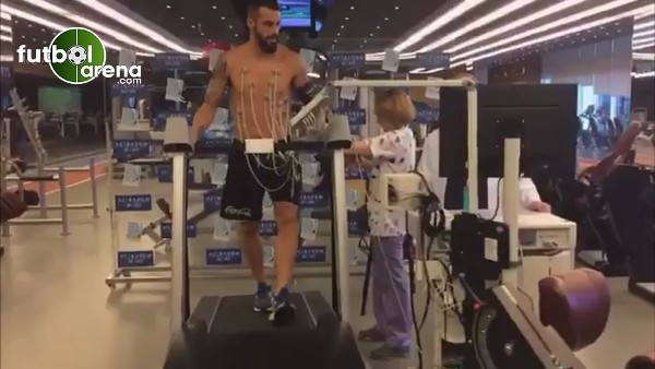 Beşiktaş'ta Negredo sağlık kontrolünden geçti.