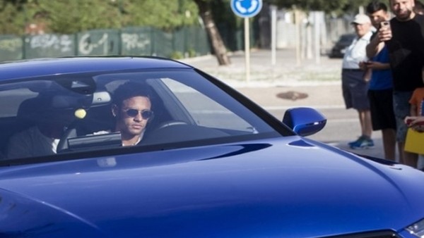 Neymar takım arkadaşlarıyla vedalaştı