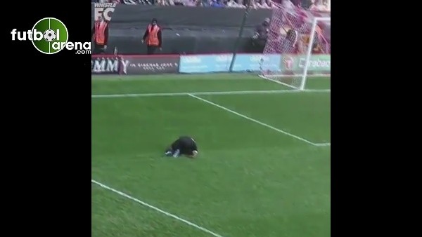 Penaltı almak için şekilden şekile girdi