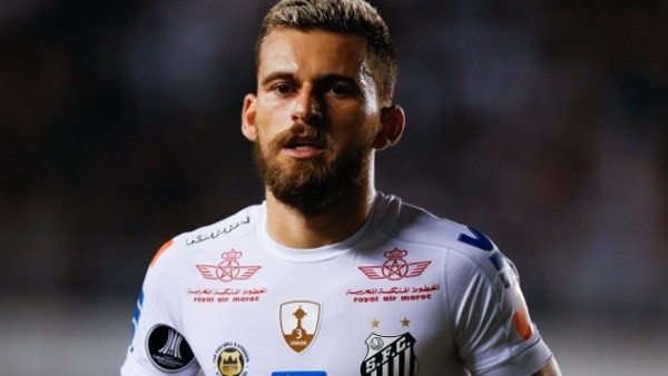 Fenerbahçe'nin gündeminde olan Lucas Lima'nın şık hareketleri
