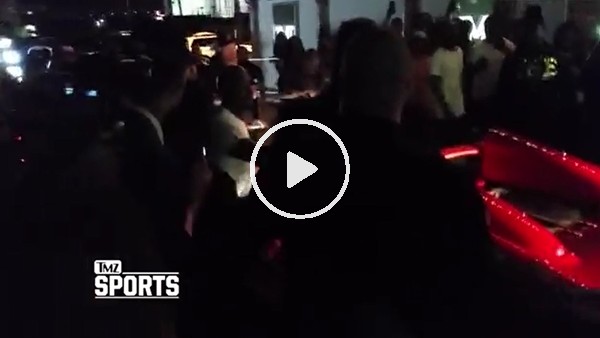 Floyd Mayweather'dan zafer partisi!