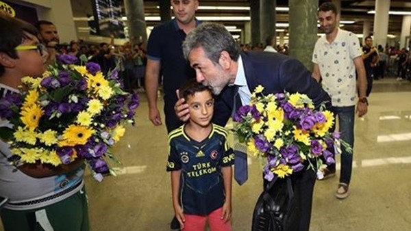 Fenerbahçe, İzmir'de coşkuyla karşılandı