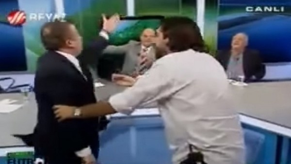 Ahmet Çakar ile Faik Işık'ın canlı yayın kavgası