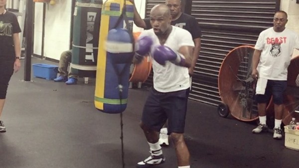 Floyd Mayweather'dan Mc Gregor mesaisi!